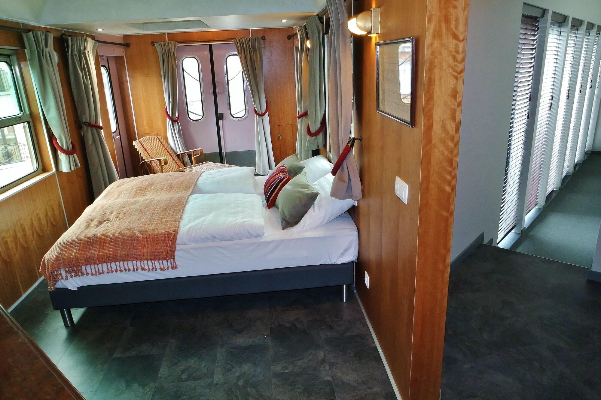 Train Cabin Hostel Schaerbeek Zewnętrze zdjęcie