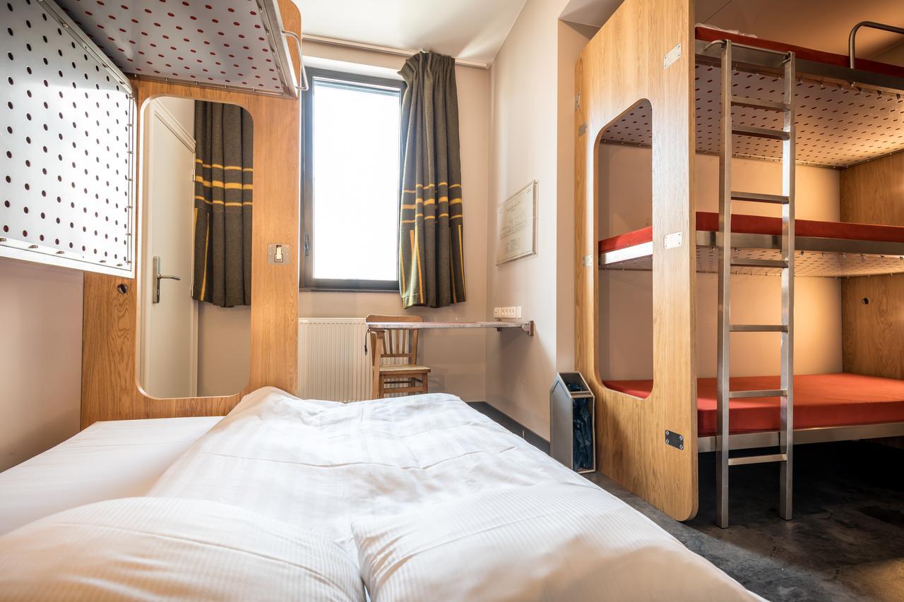 Train Cabin Hostel Schaerbeek Zewnętrze zdjęcie