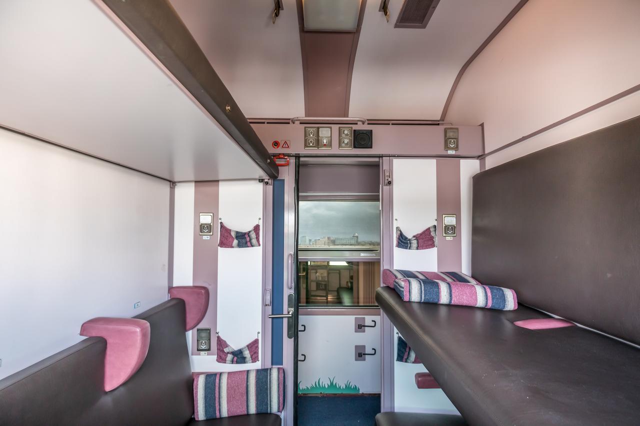 Train Cabin Hostel Schaerbeek Zewnętrze zdjęcie