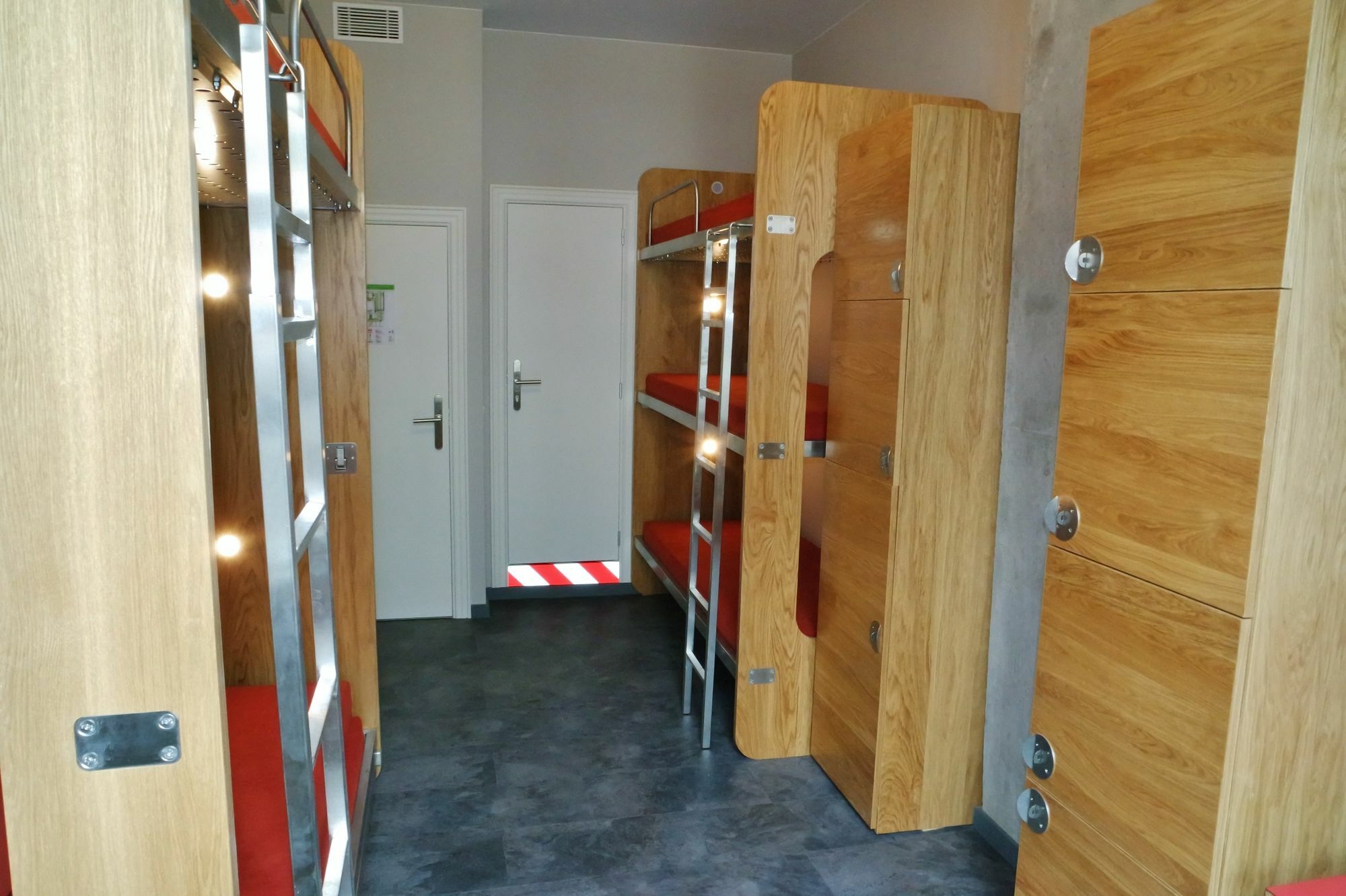 Train Cabin Hostel Schaerbeek Zewnętrze zdjęcie
