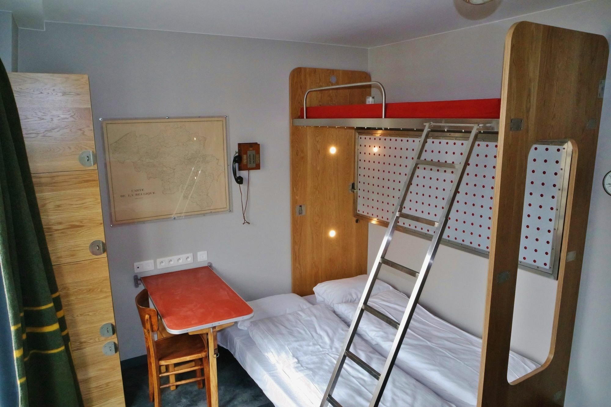 Train Cabin Hostel Schaerbeek Zewnętrze zdjęcie