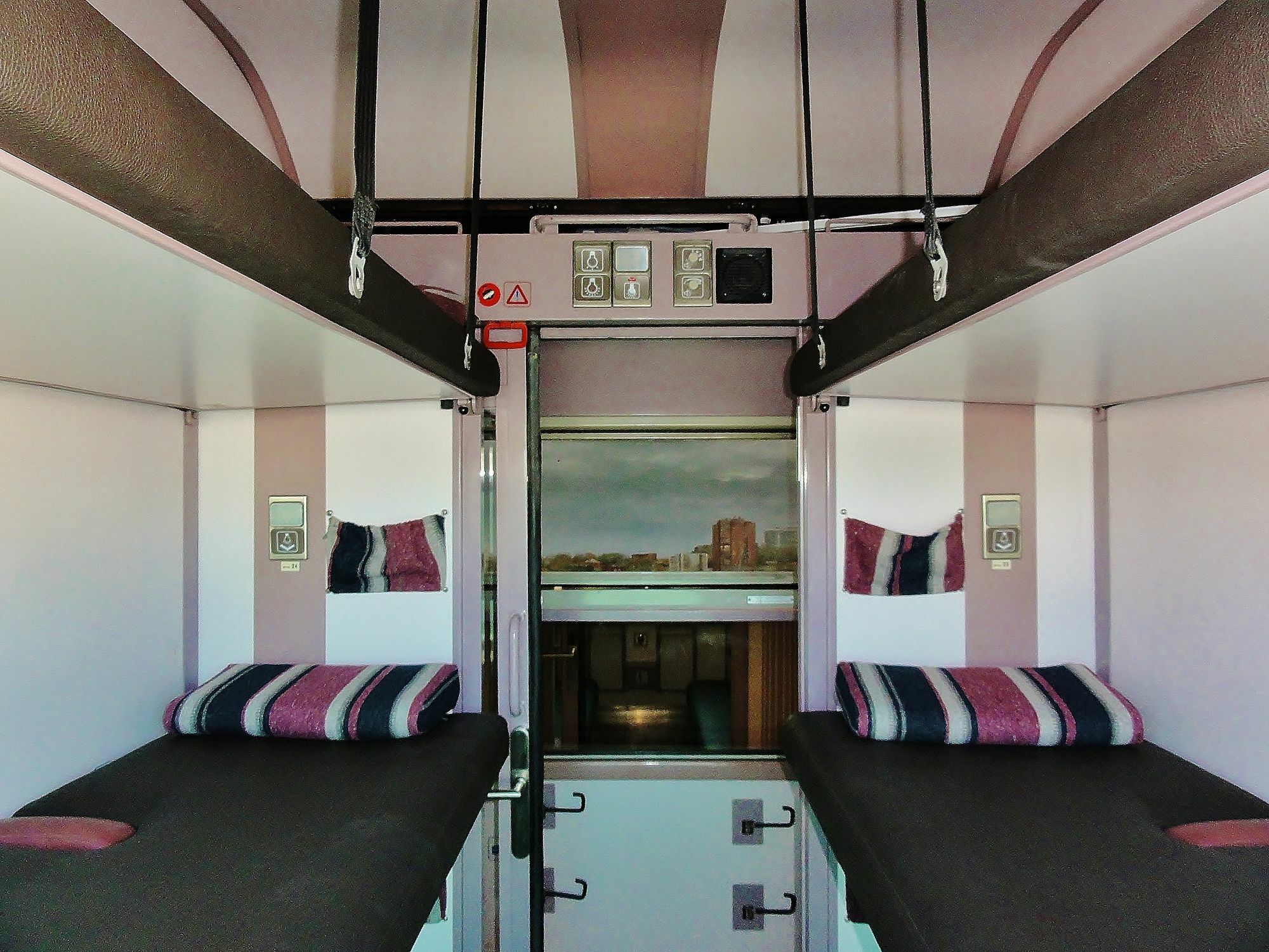 Train Cabin Hostel Schaerbeek Zewnętrze zdjęcie